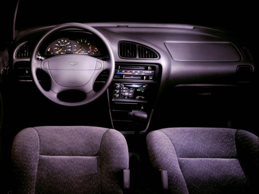  Chevrolet Metro Coupe 1998 года  (фото 2 из 8)